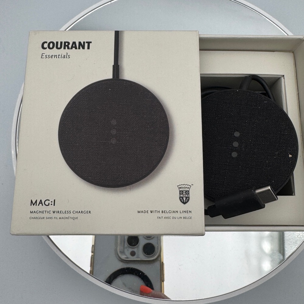 Courant Essentials MAG1 Magnetic Wireless Charger Belgian Linen Black